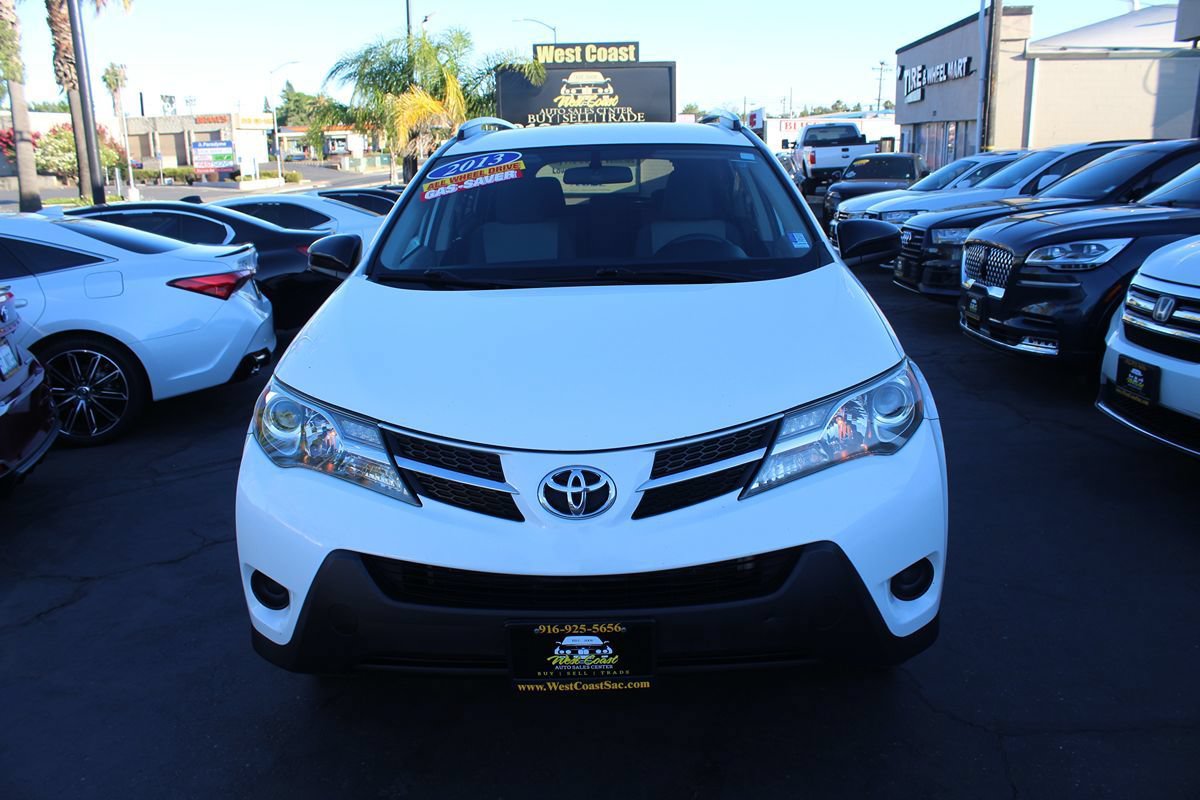 Used 2013 Toyota RAV4 LE AWD/4WD image 3
