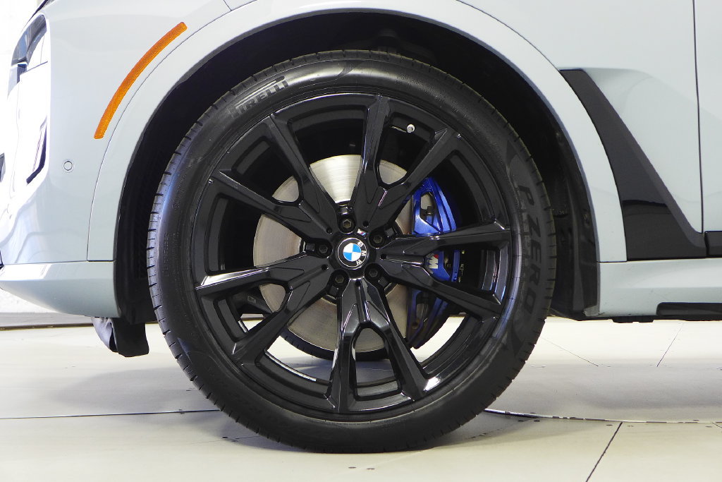 Certified 2024 BMW X7 xDrive40i w/ M Sport Package AWD/4WD image 5