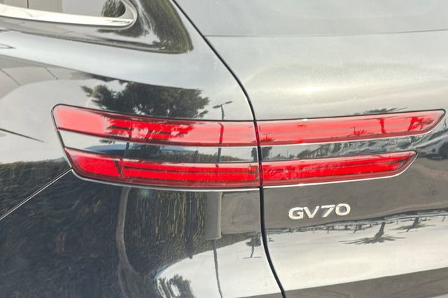 Used 2022 Genesis GV70 2.5T w/ Advanced Package image 36