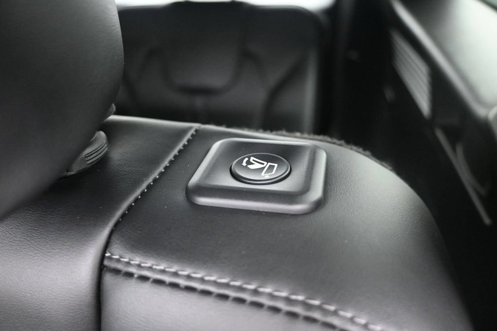 Used 2025 Kia Sorento S w/ Panoramic Sunroof Package FWD image 28