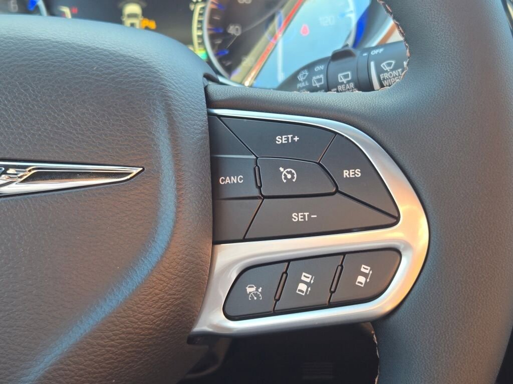 New 2026 Chrysler Pacifica Pinnacle image 30