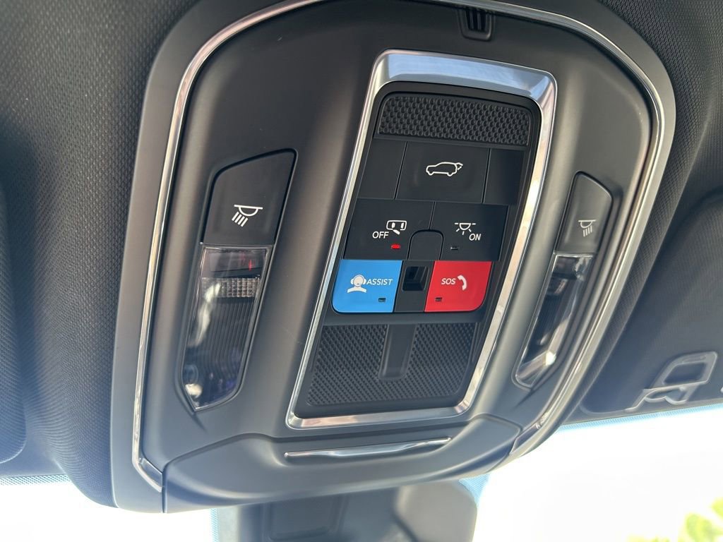 Used 2025 Jeep Grand Cherokee L Limited AWD/4WD image 23