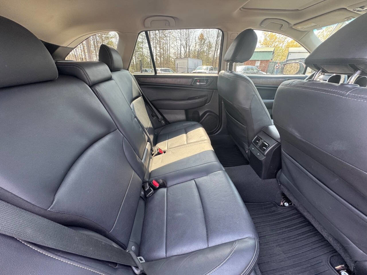 Used 2015 Subaru Outback 3.6R Limited image 16