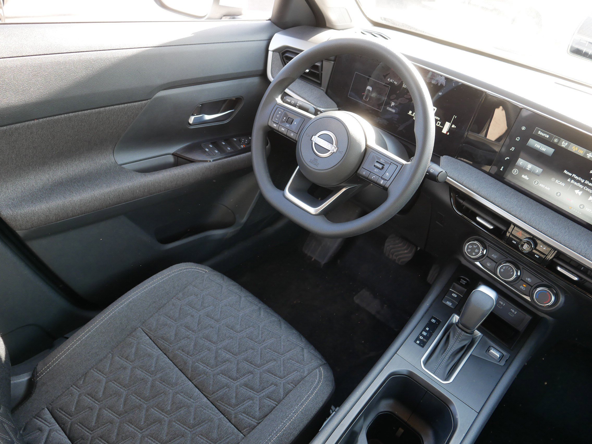 Certified 2025 Nissan Kicks SV image 9