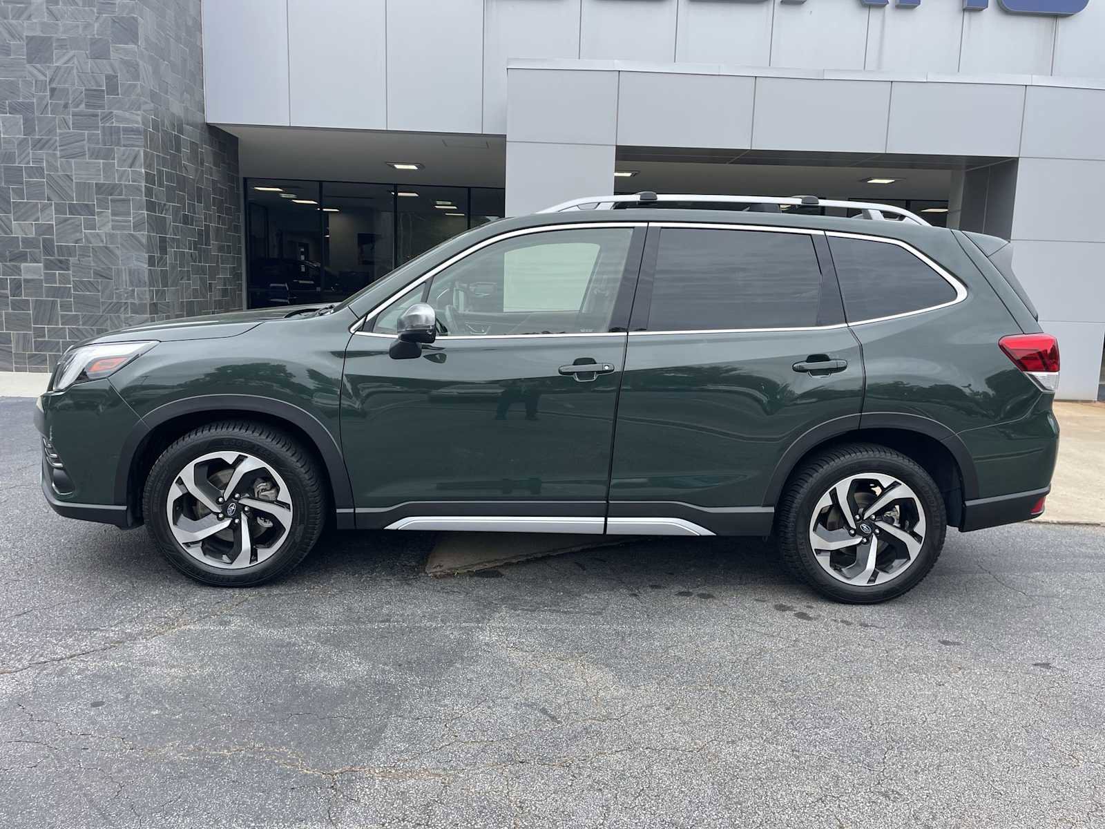 Used 2022 Subaru Forester Touring AWD/4WD image 2