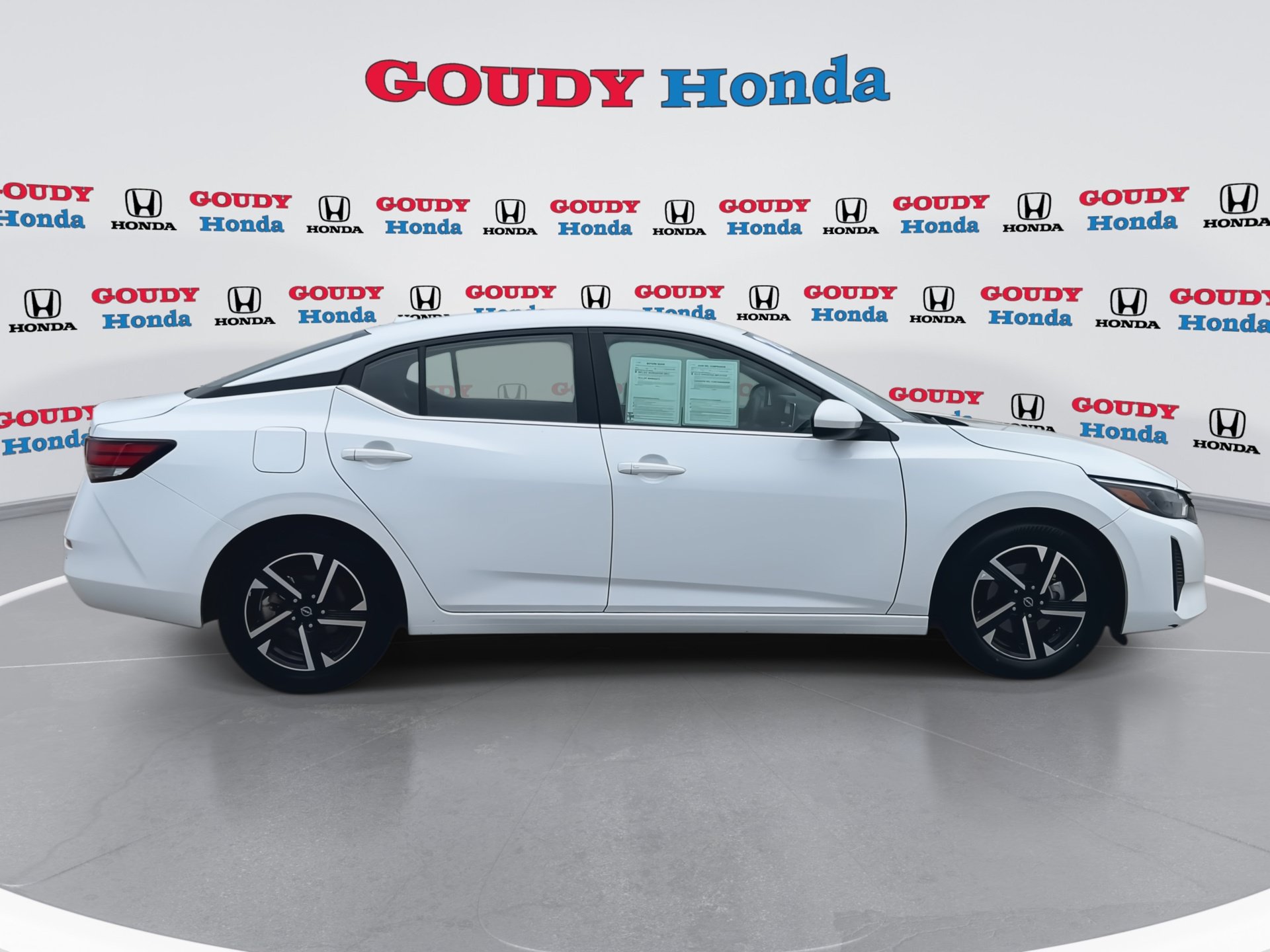 Used 2024 Nissan Sentra SV FWD image 9