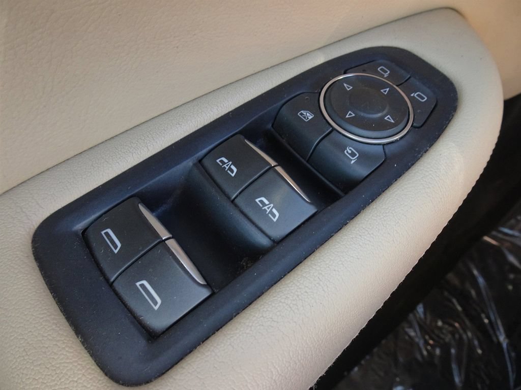 Used 2017 Cadillac XT5 Luxury w/ Driver Awareness Package FWD image 24