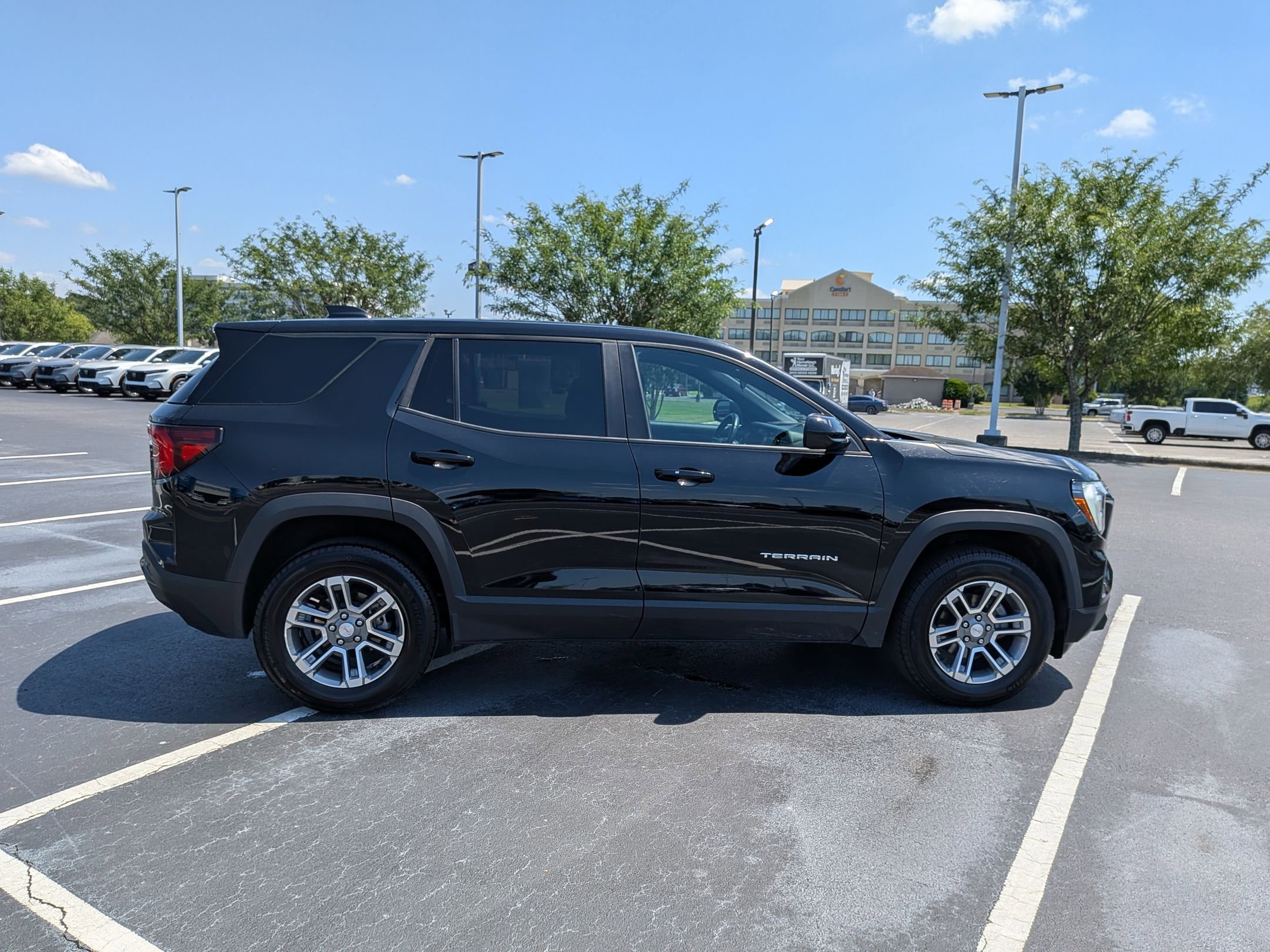 Used 2025 GMC Terrain Elevation AWD/4WD image 2