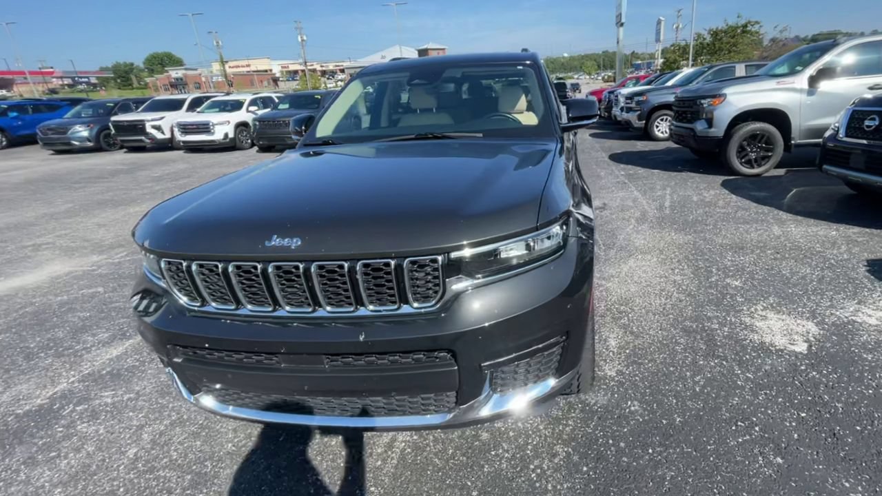 Used 2022 Jeep Grand Cherokee L Limited AWD/4WD image 4