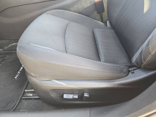 Used 2025 Nissan Altima 2.5 SV FWD image 25