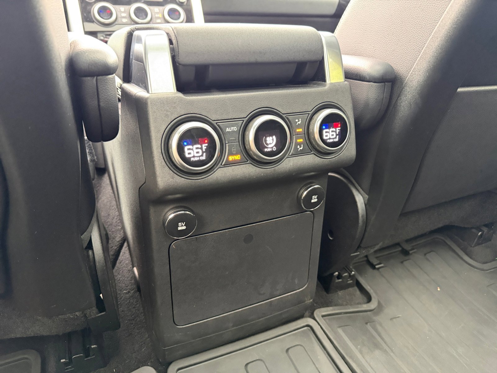 Used 2019 Land Rover Discovery HSE AWD/4WD image 18
