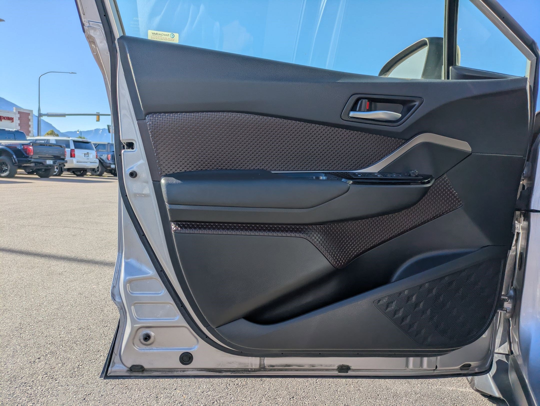 Used 2019 Toyota C-HR Limited FWD image 15