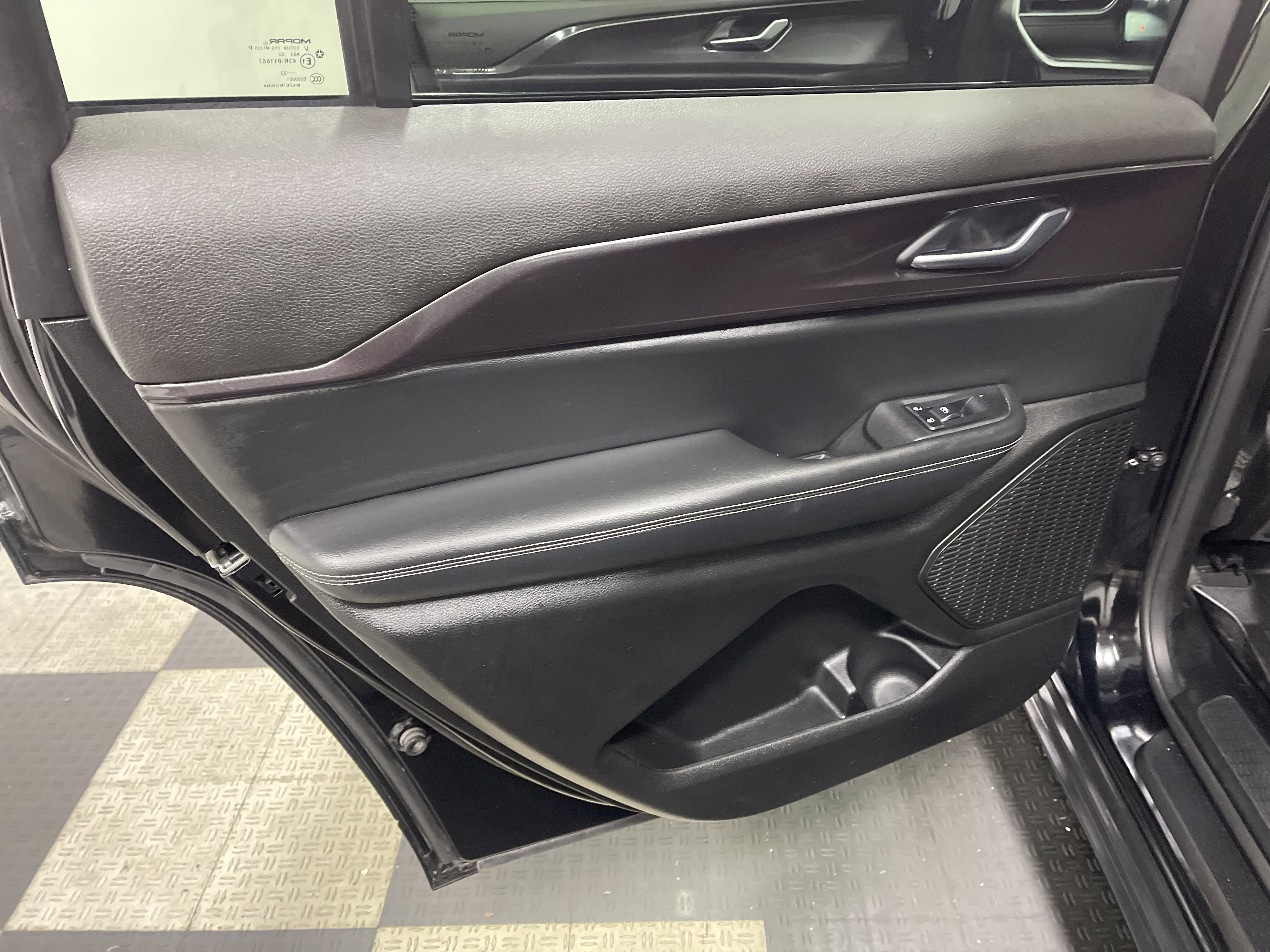 Used 2023 Jeep Grand Cherokee L Laredo AWD/4WD image 17