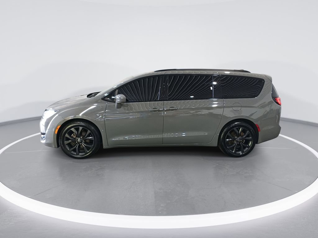 Used 2020 Chrysler Pacifica Touring-L Plus w/ S Appearance Package FWD image 5