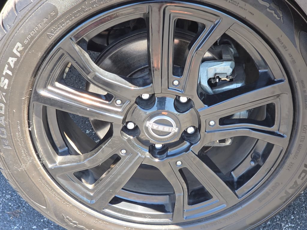 Used 2022 Nissan Kicks SR w/ Interior Electronics Package FWD image 6