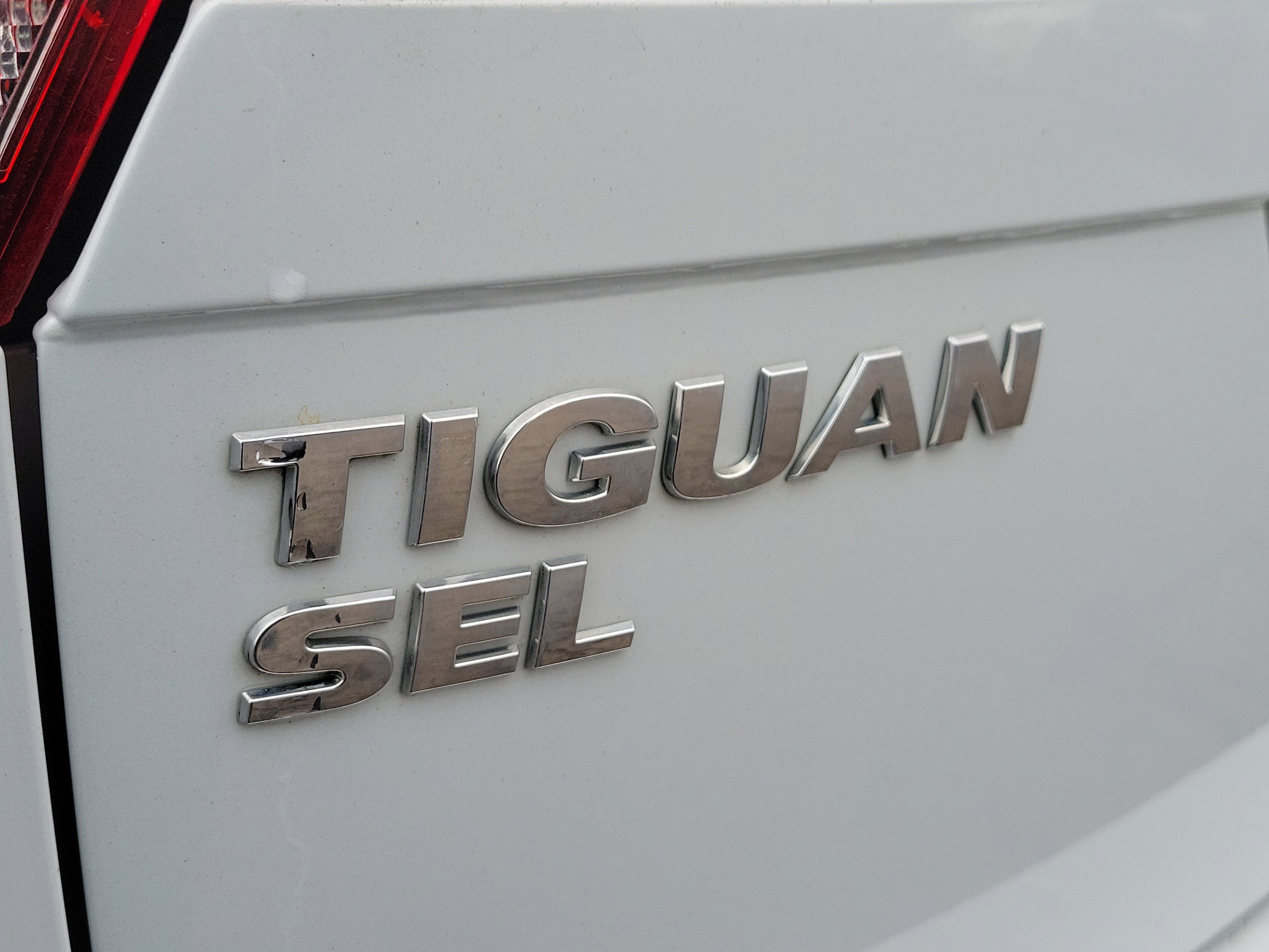 Used 2018 Volkswagen Tiguan SEL AWD/4WD image 7