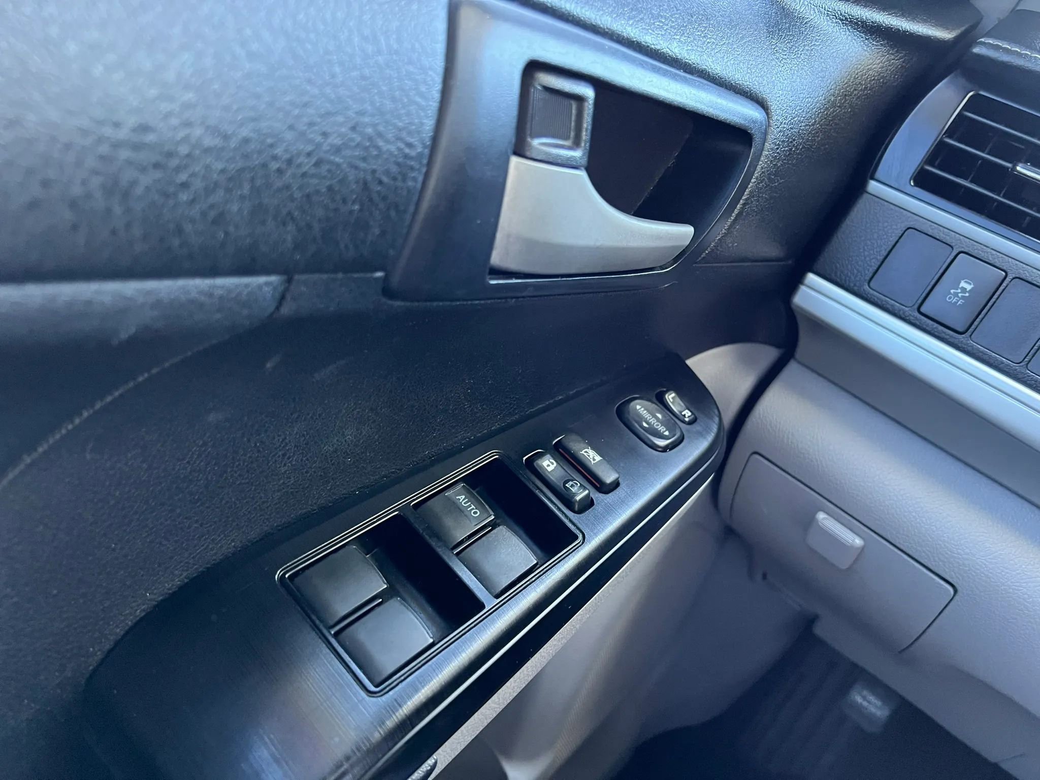 Used 2014 Toyota Camry L FWD image 15