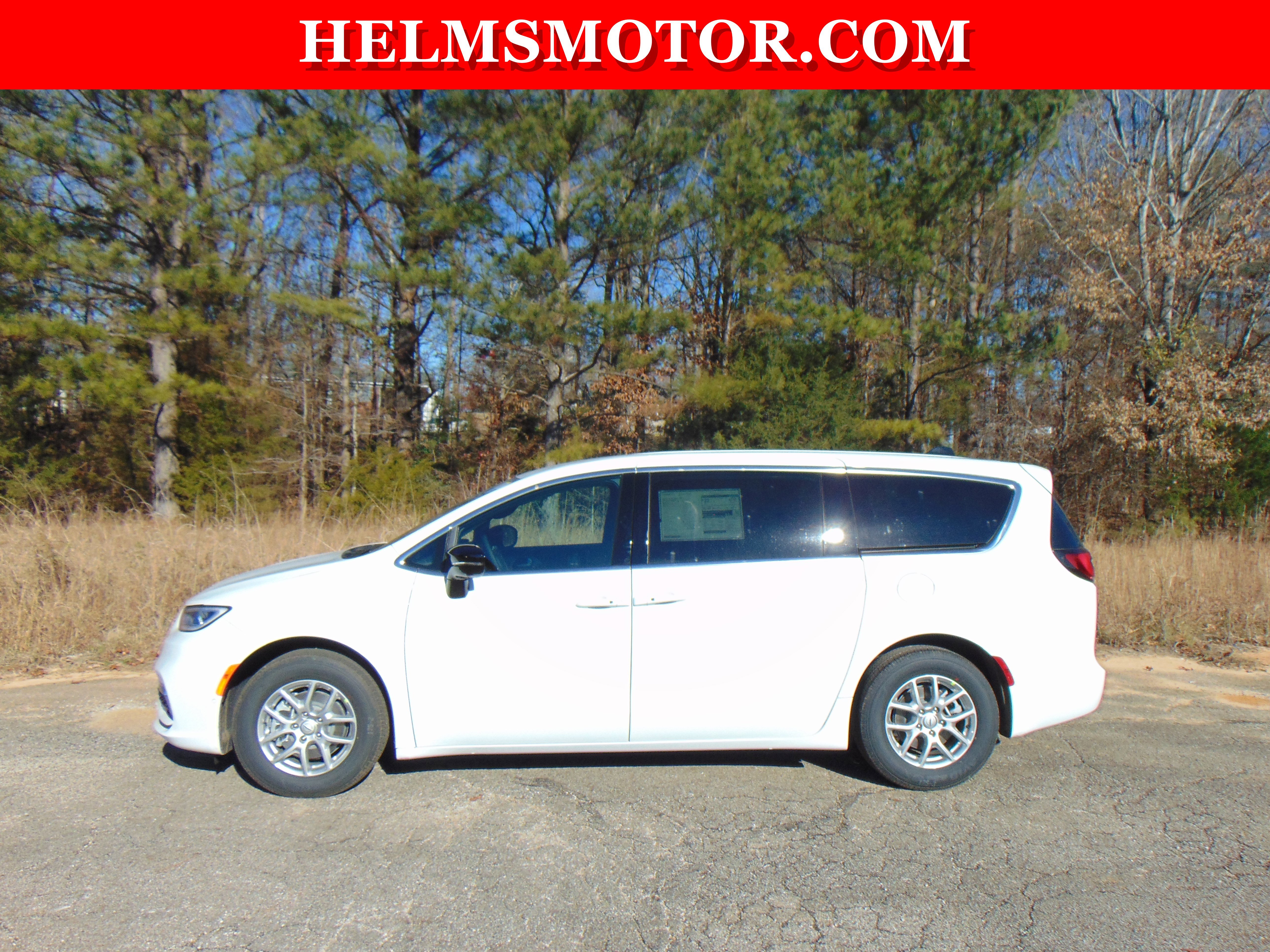 New 2026 Chrysler Pacifica Select image 3