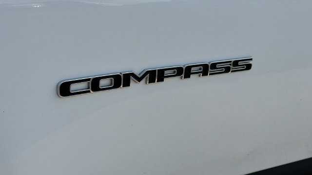 Used 2025 Jeep Compass Latitude AWD/4WD image 11