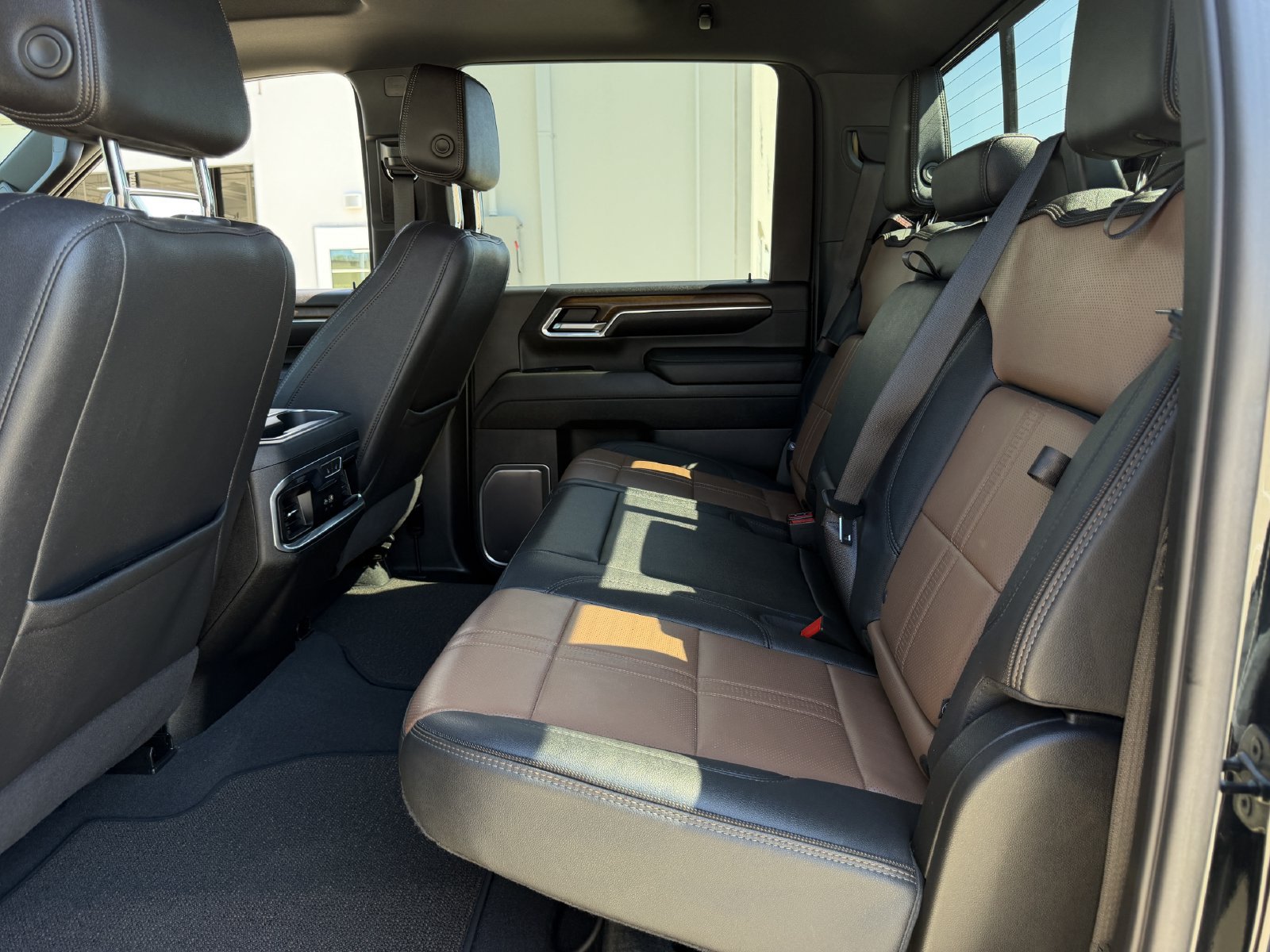 Used 2024 Chevrolet Silverado 2500 High Country w/ High Country Premium Package AWD/4WD image 30