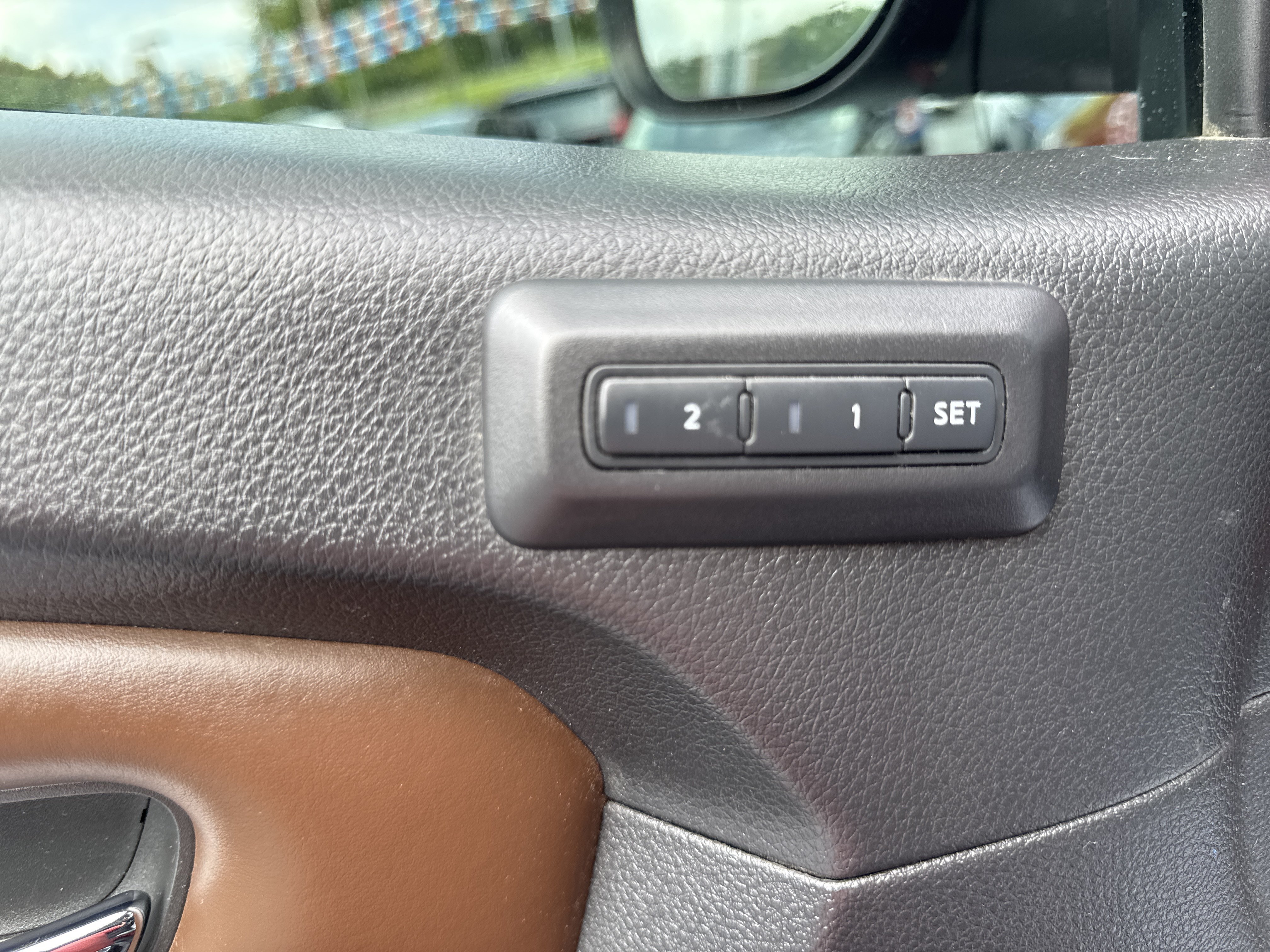 Used 2018 Nissan Titan Platinum Reserve w/ Platinum Utility Package AWD/4WD image 12