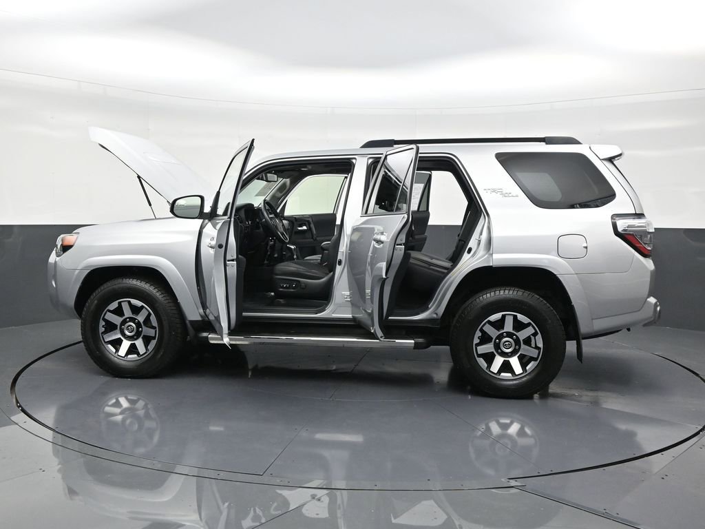 Used 2020 Toyota 4Runner TRD Off-Road Premium w/ Moonroof Package AWD/4WD image 31