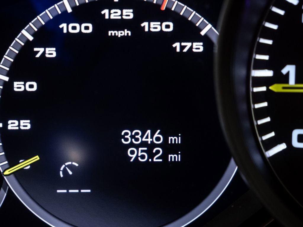 Certified 2023 Porsche Cayenne Platinum Edition image 12