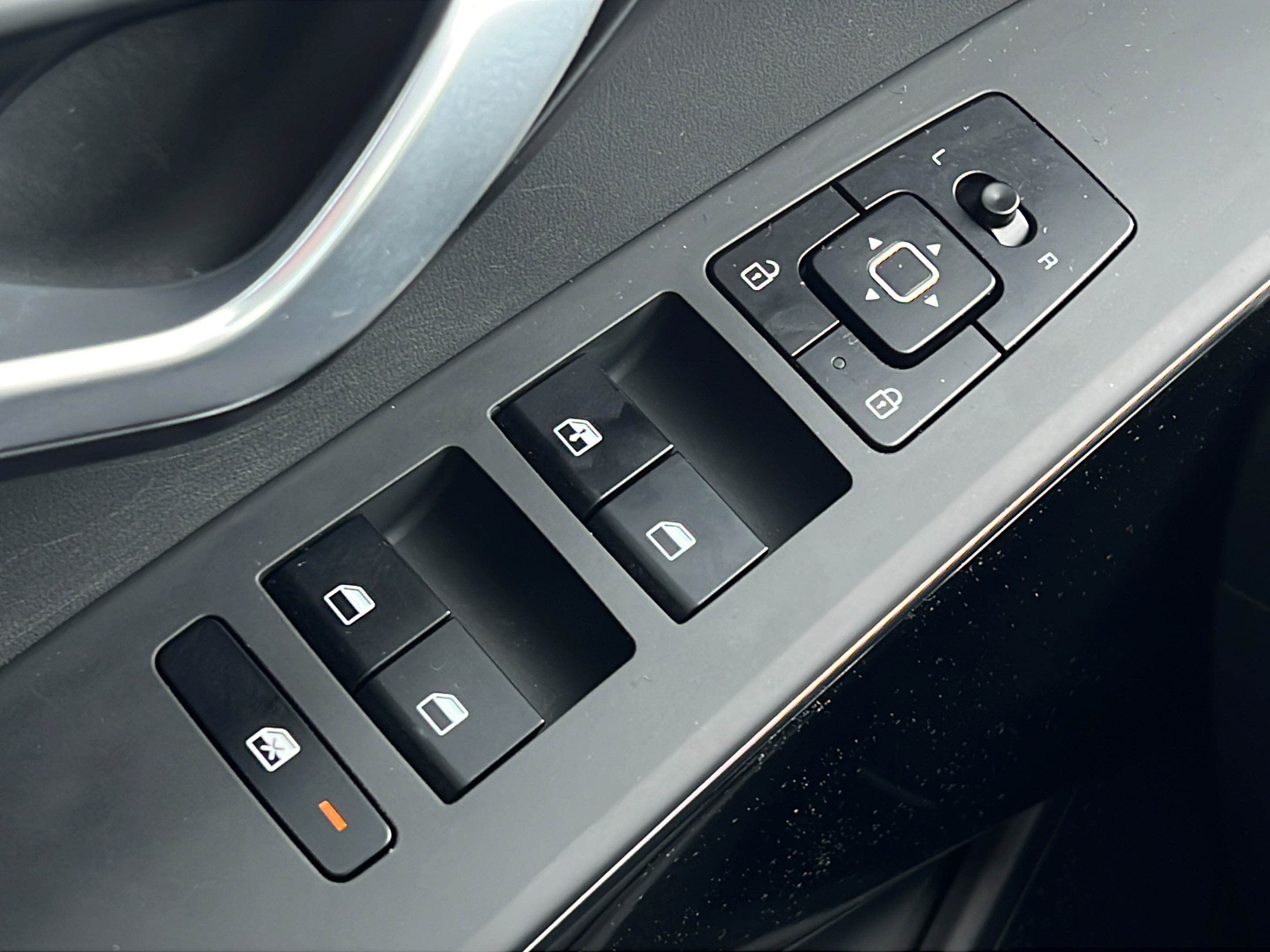 Certified 2024 Kia Niro EX FWD image 21