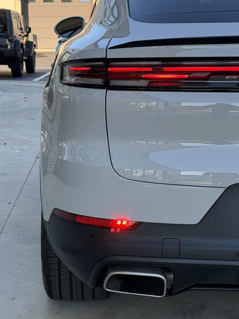 Used 2024 Porsche Cayenne Coupe image 13