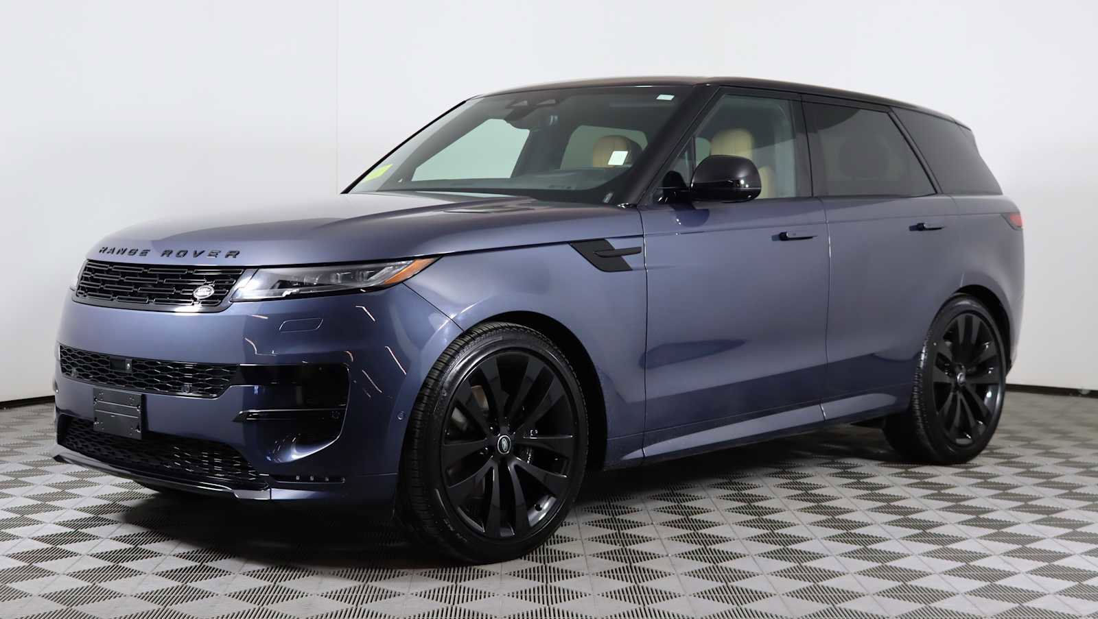 Used 2025 Land Rover Range Rover Sport Dynamic SE video 1