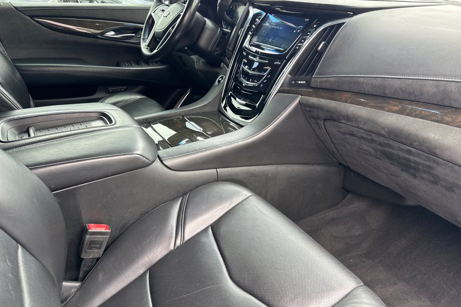 Used 2017 Cadillac Escalade Platinum image 19