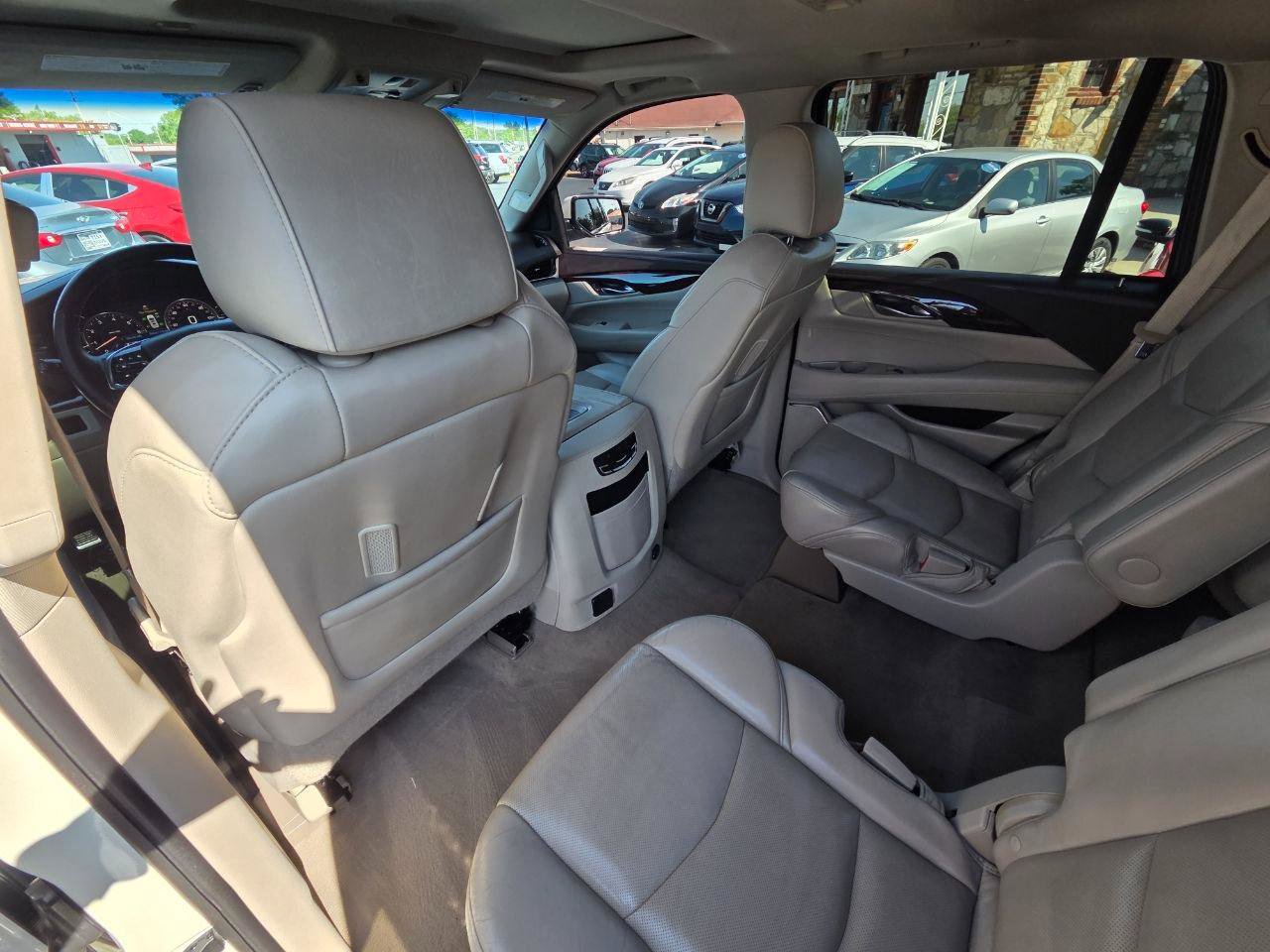 Used 2015 Cadillac Escalade Luxury RWD image 13