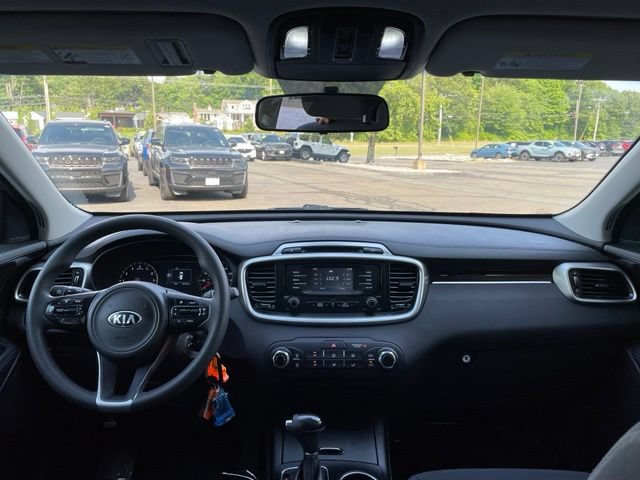 Used 2017 Kia Sorento AWD image 12