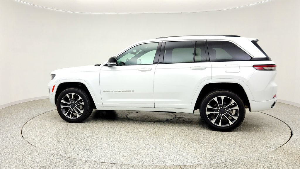 Used 2023 Jeep Grand Cherokee Overland AWD/4WD image 8