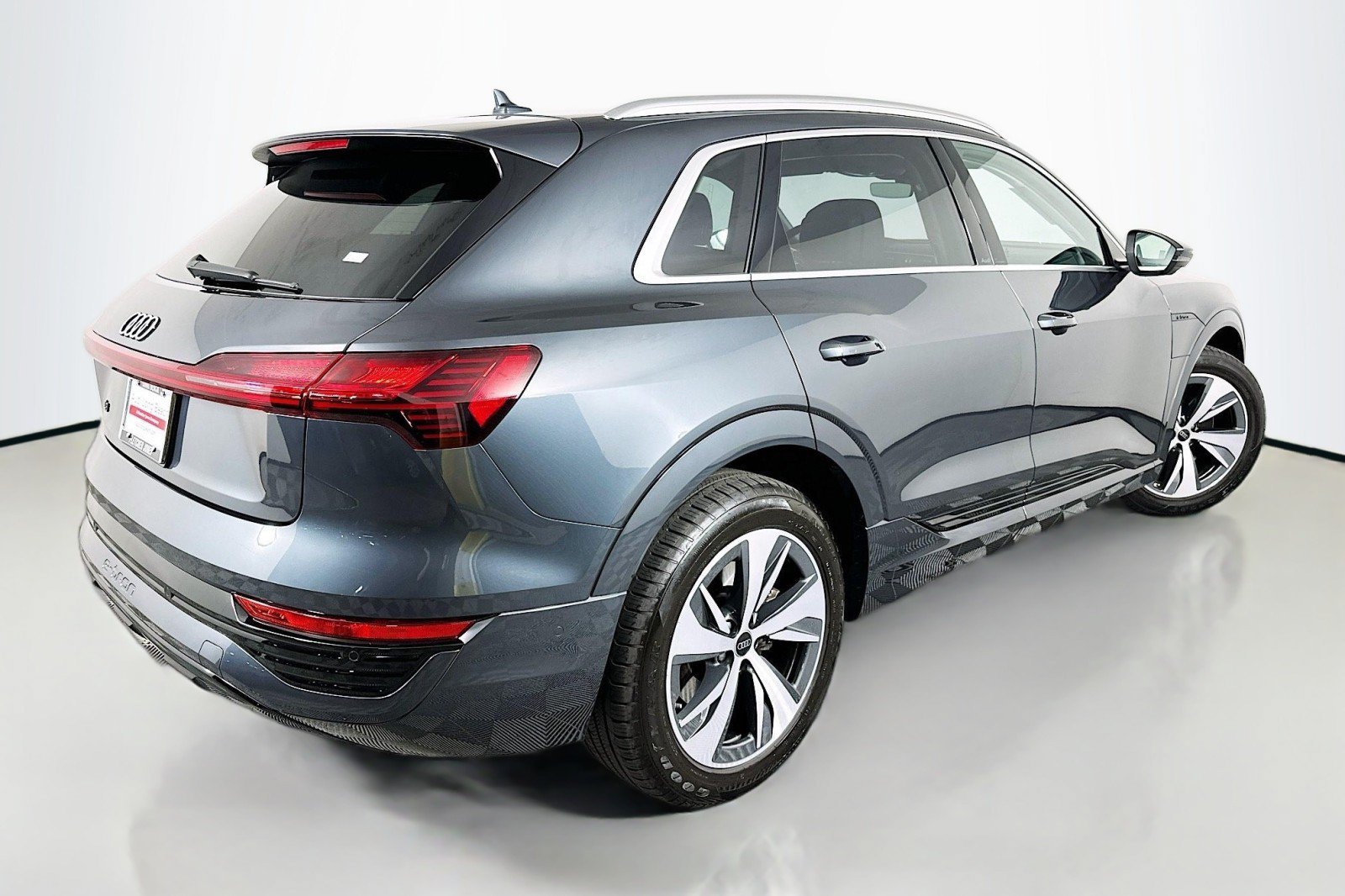 Used 2024 Audi Q8 e-tron Premium Plus w/ Premium Plus Package AWD/4WD image 14