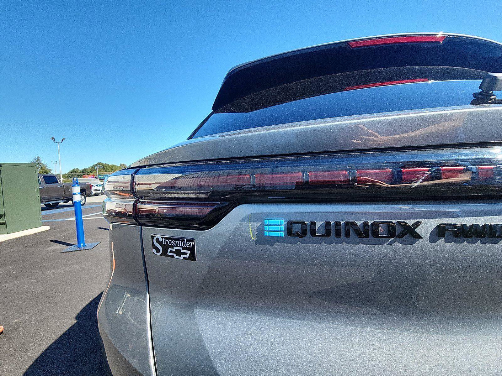 New 2025 Chevrolet Equinox EV RS AWD/4WD image 13