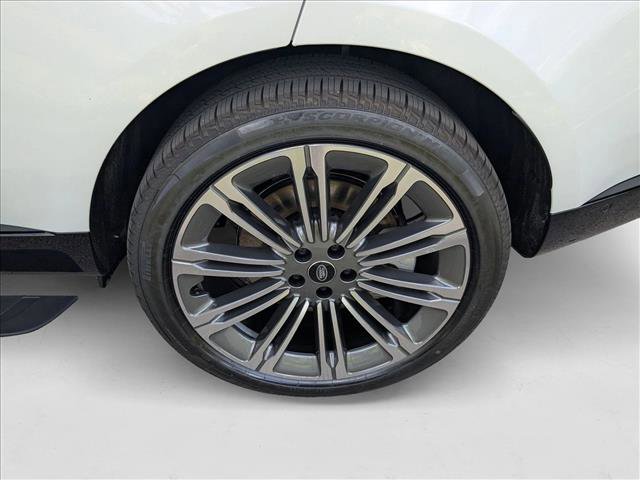 New 2025 Land Rover Range Rover Long Wheelbase SE image 10