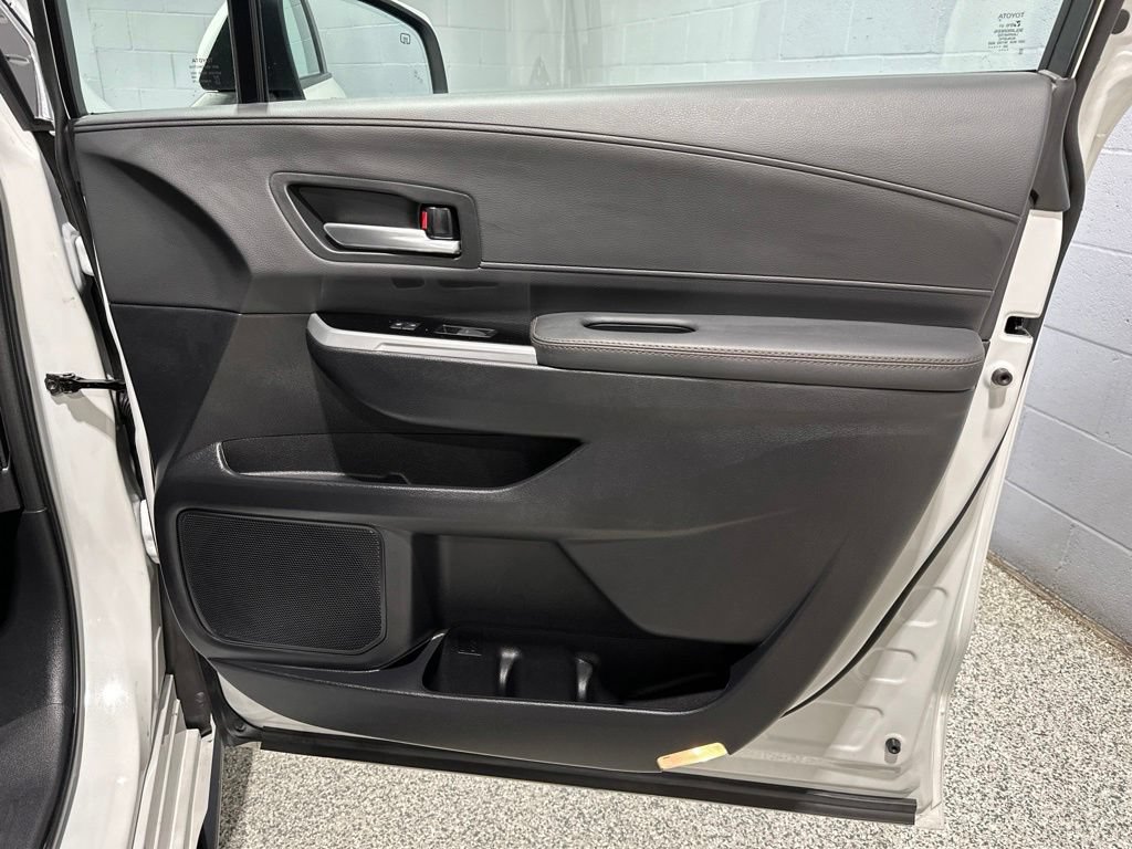Certified 2025 Toyota Sienna Platinum AWD/4WD image 17