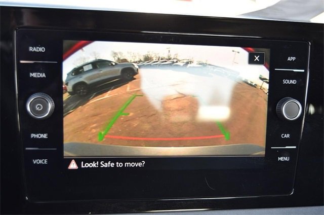 Certified 2025 Volkswagen Jetta SE w/ Sunroof Package image 13