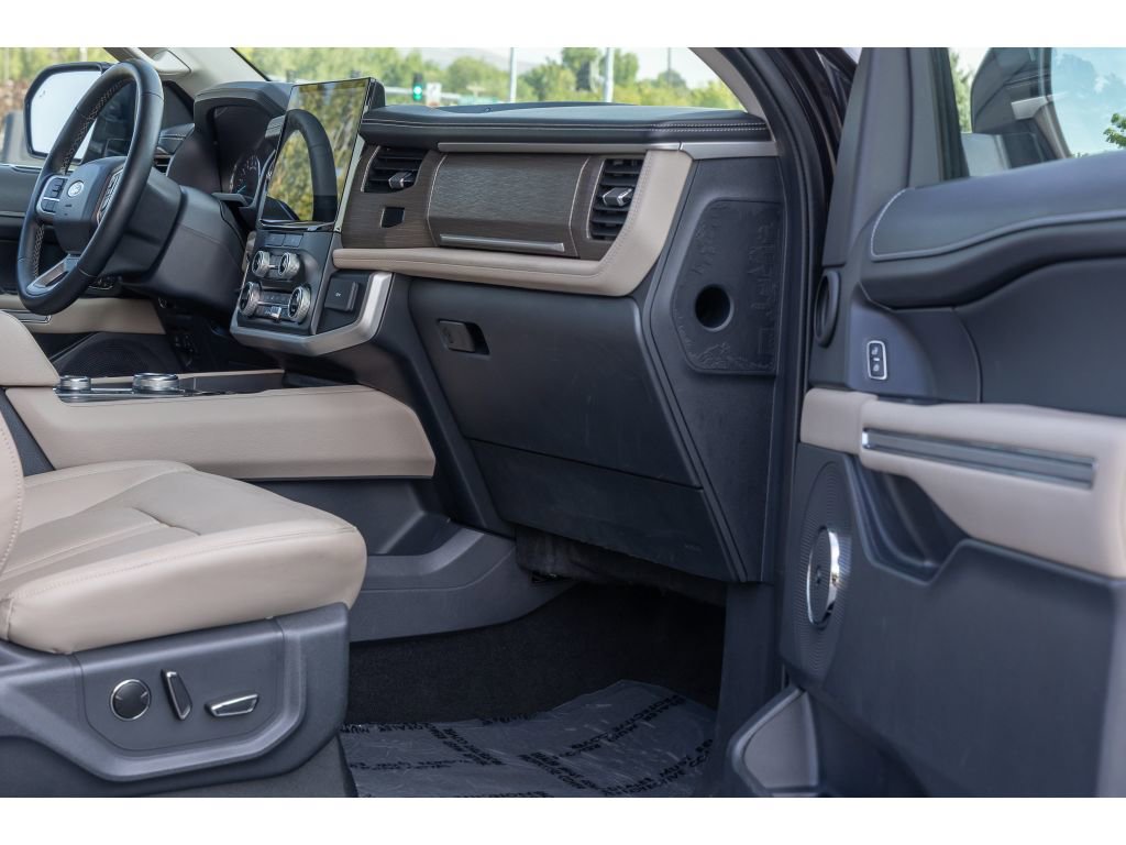 Used 2024 Ford Expedition Limited image 10