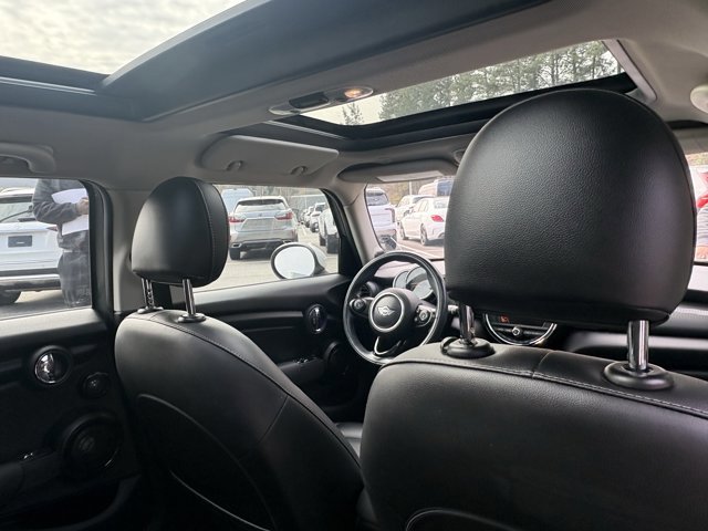 Used 2016 MINI Cooper 4-Door Hardtop image 16
