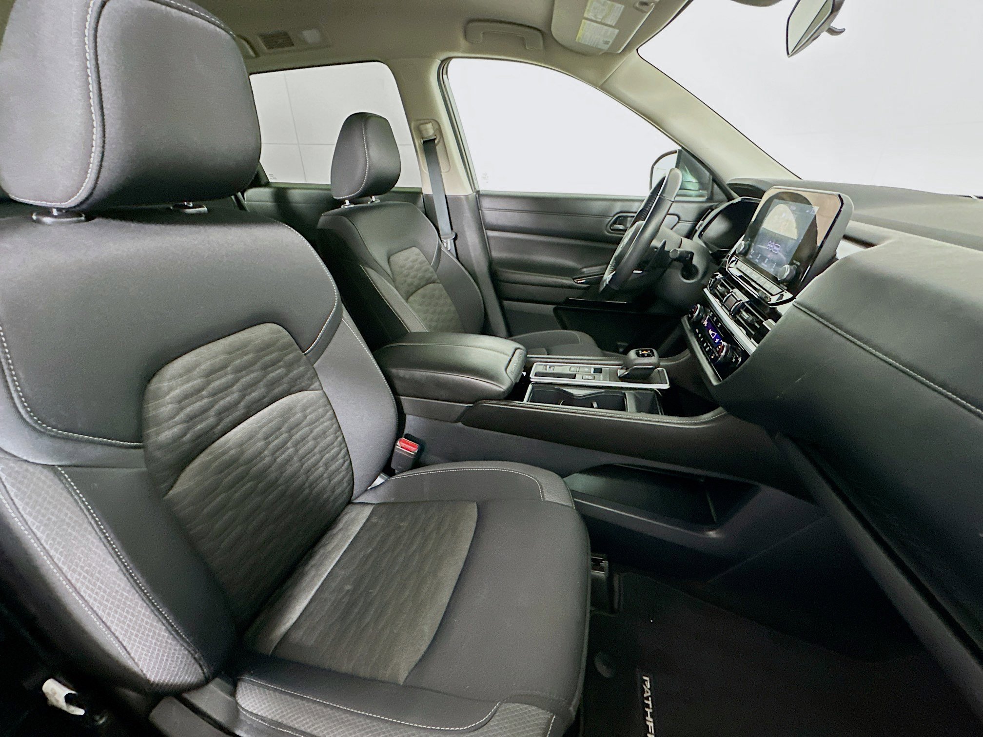 Used 2024 Nissan Pathfinder SV image 28