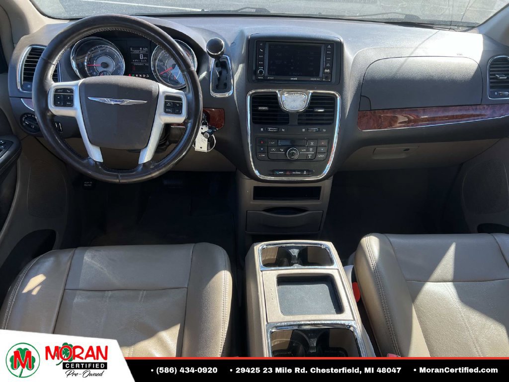 Used 2015 Chrysler Town & Country Touring FWD image 12