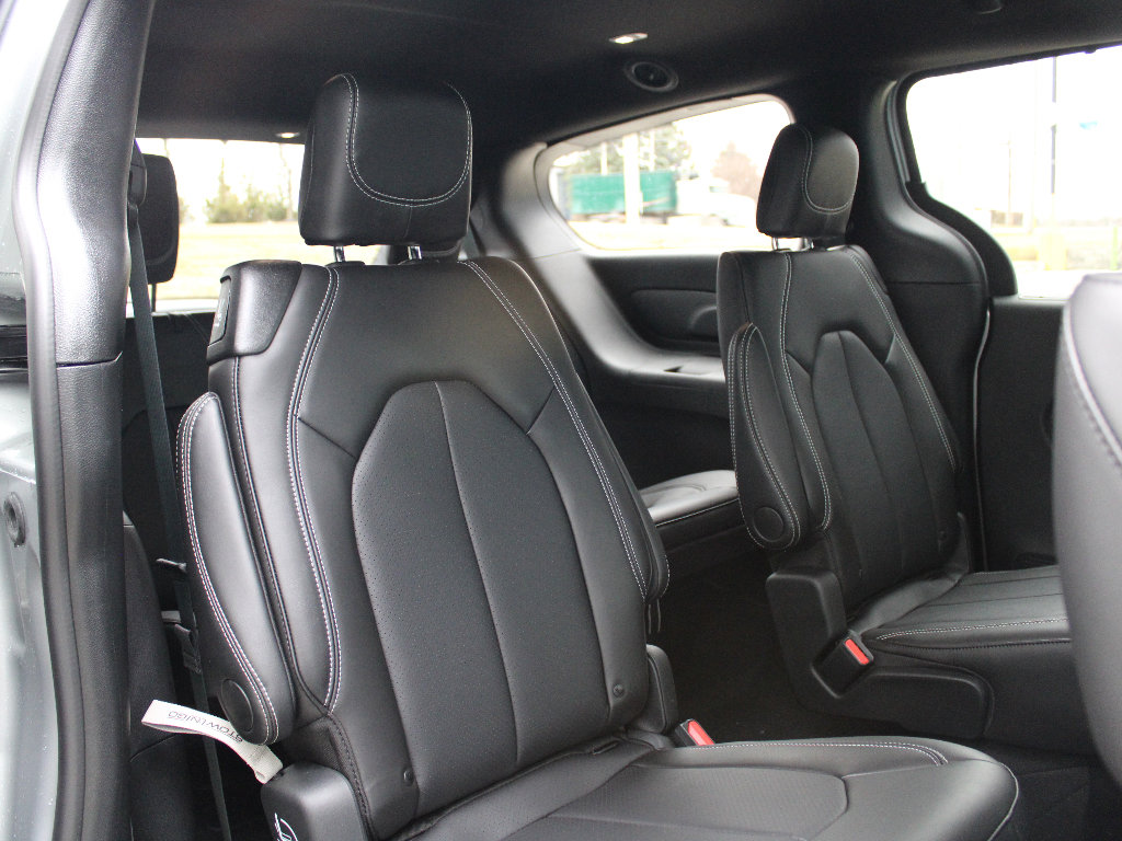 New 2026 Chrysler Pacifica Select image 30