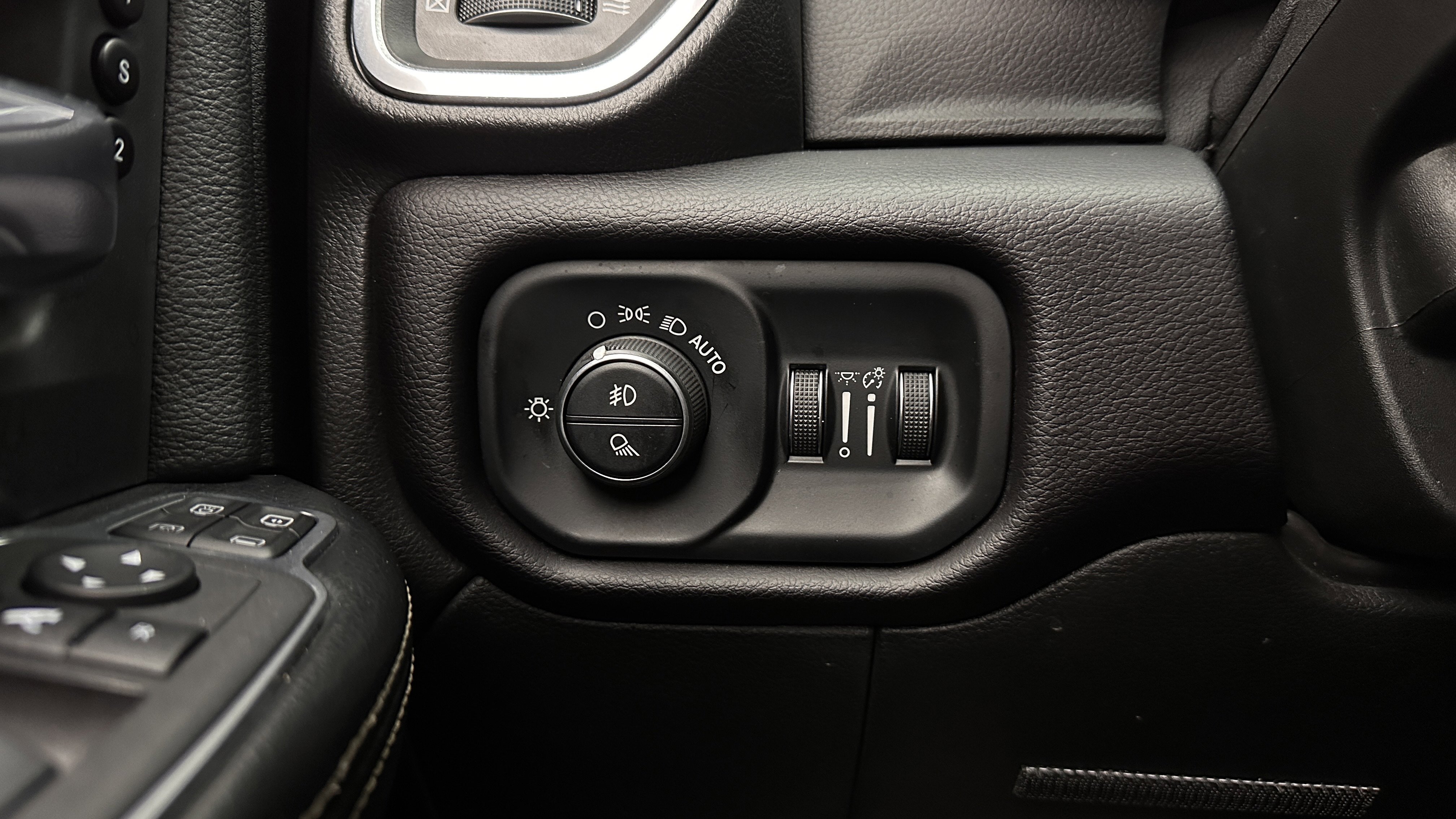 Used 2024 RAM 3500 Laramie w/ Towing Technology Group image 18