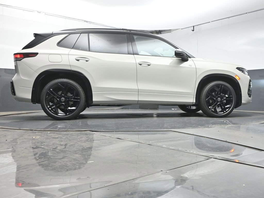 New 2026 Volkswagen Tiguan SE R-Line FWD image 40