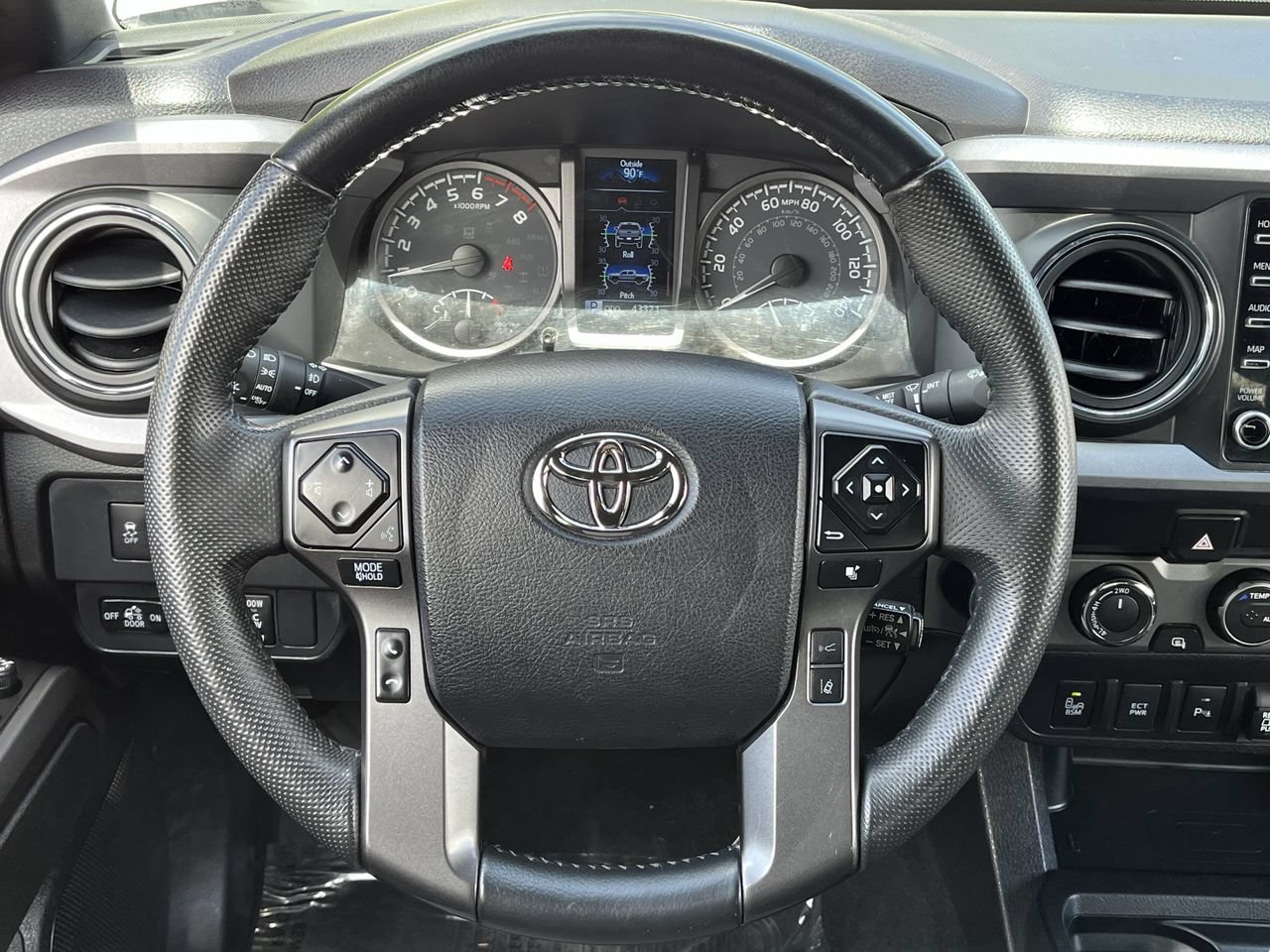 Used 2023 Toyota Tacoma TRD Off-Road w/ Technology Package AWD/4WD image 11
