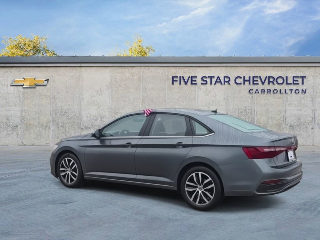 Used 2025 Volkswagen Jetta SE FWD image 6