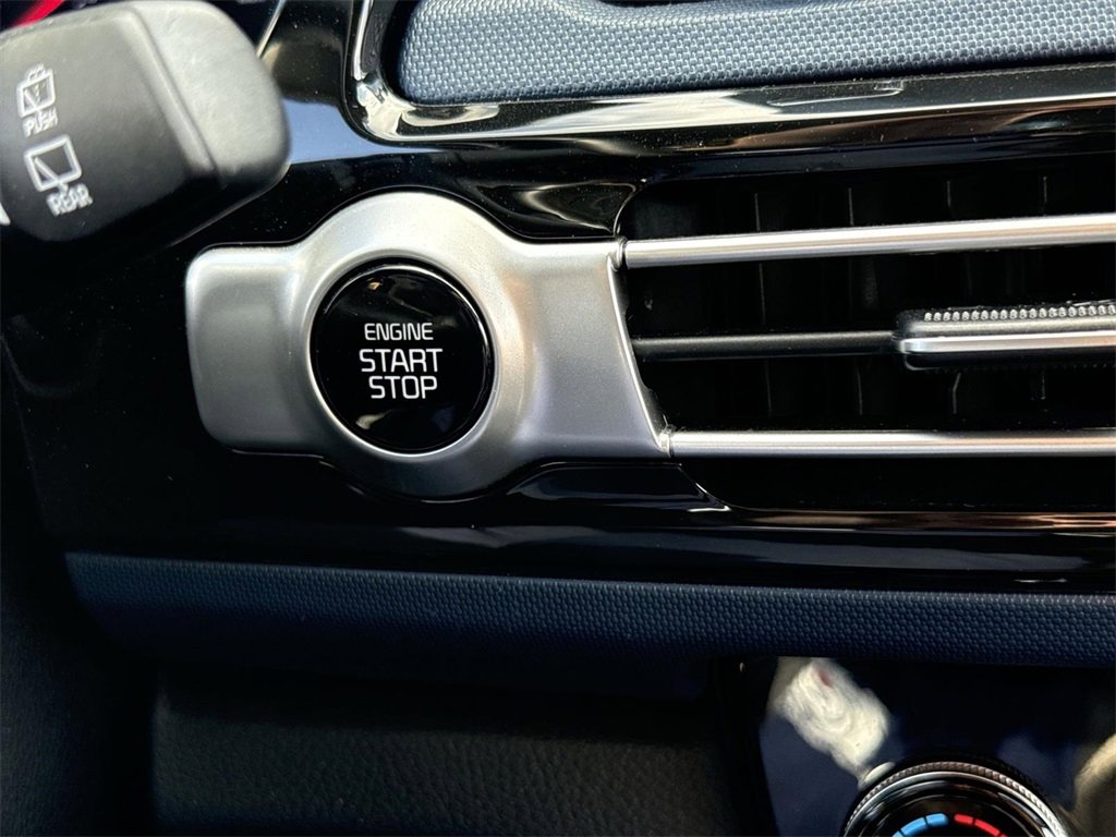 Used 2023 Kia Seltos S w/ Navigation Package image 16