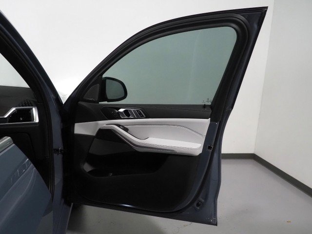 Used 2024 BMW X7 xDrive40i image 74